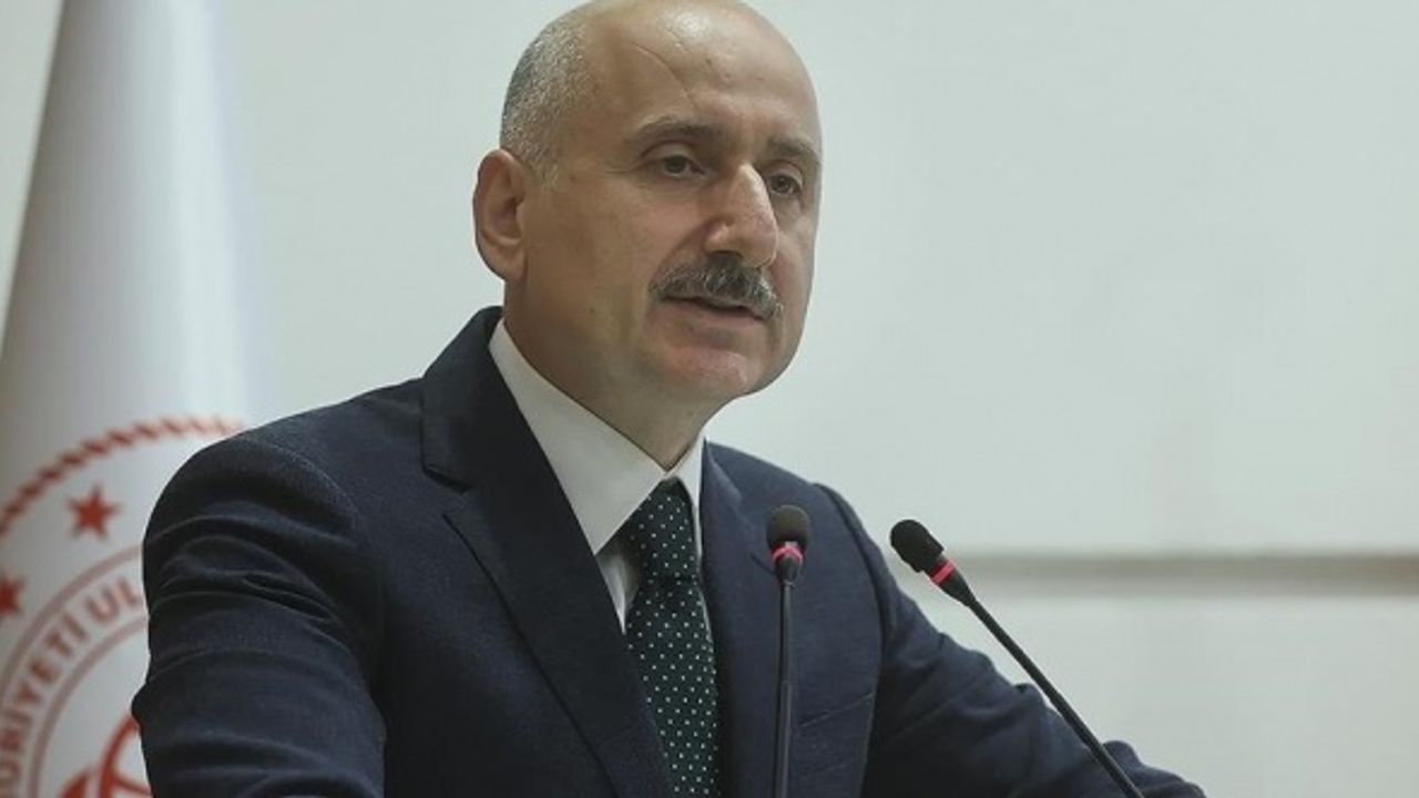 Bakan Karaismailoğlu: 2021'de elleçlenen konteyner miktarı 12,6 milyon TEU'ya yükseldi