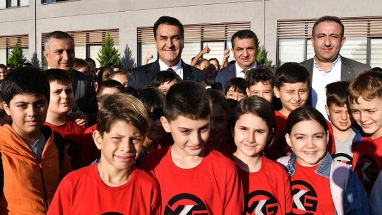 Başkan Dündar, 12 bin 200 öğrenci ile buluştu