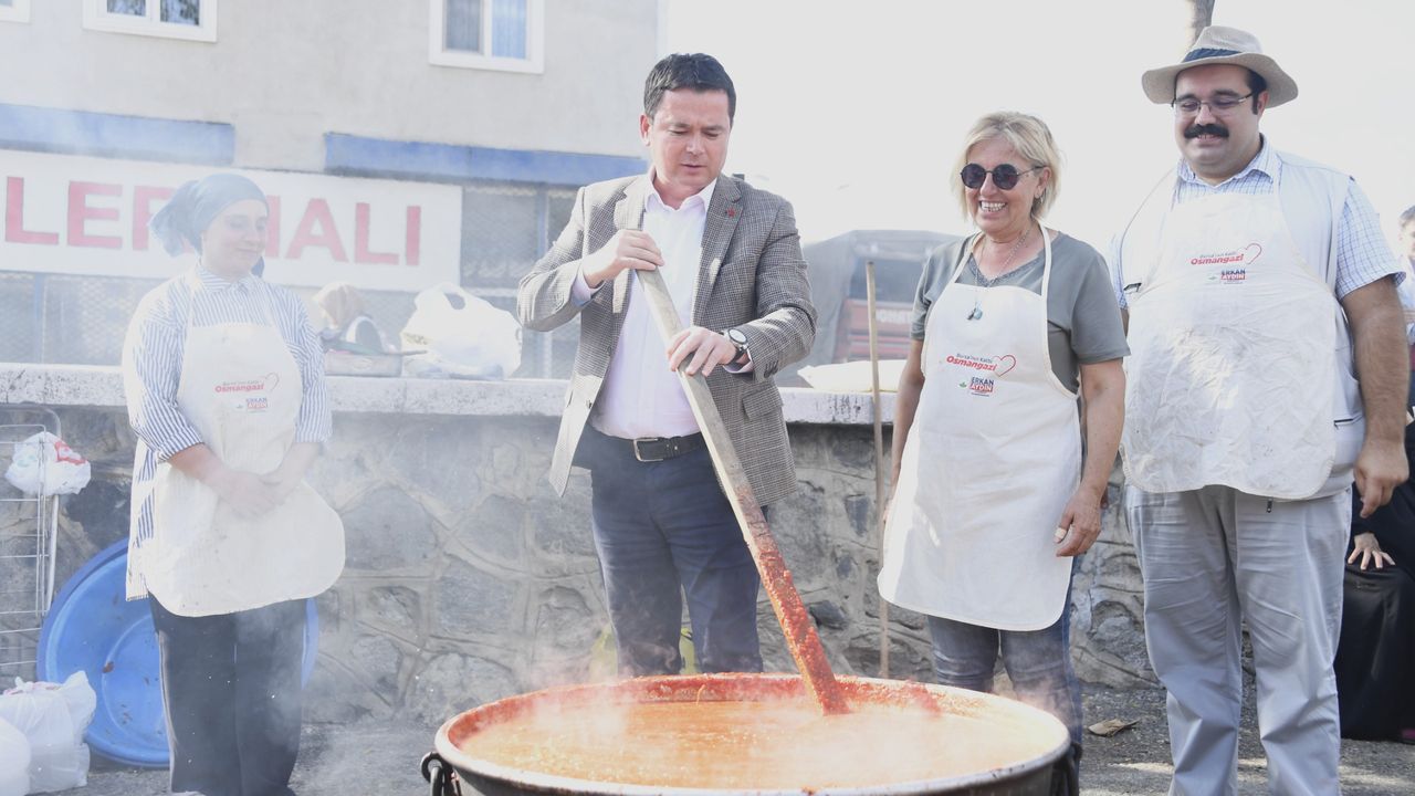 Kışlık salçalar imece usulü ile hazırlandı