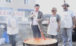 Kışlık salçalar imece usulü ile hazırlandı