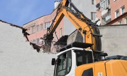 Osmangazi Belediyesi’nden Tarihi Koruyan Yıkım