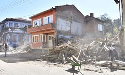 Yenişehir’de metruk binalar yıkılıyor