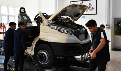 Sanayi şehri Bursa'nın meslek liseleri yaz tatilinde de üretime devam ediyor