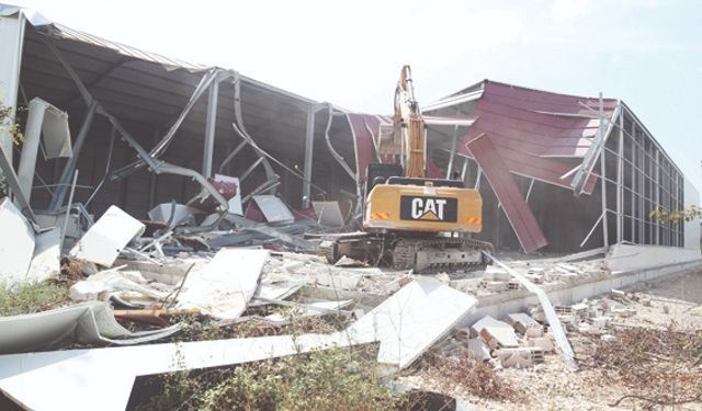 Nilüfer’de 4 kaçak yapı daha yıkıldı