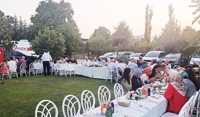 Hayat Hastanesi doktorları yemekte buluştu