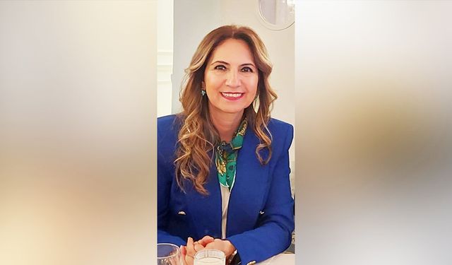 Aysın Komitgan, Bursasaati'nde