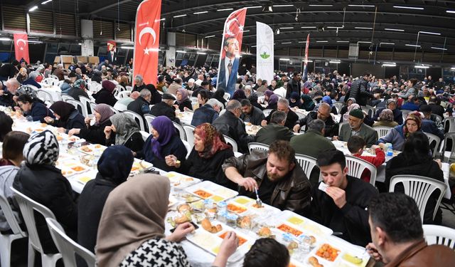 Osmangazi Belediyesi’nin iftar sofrası doldu taştı