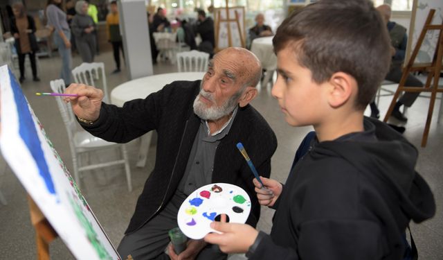 Osmangazili öğrenciler huzurevi sakinleriyle resim yaptı