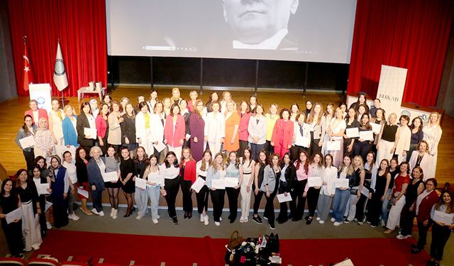 Genç kadınlar iş yaşamına BUİKAD ile hazırlanıyor