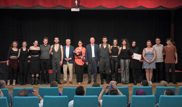 ‘Tersine Dünya’ Osmangazi’de yoğun ilgi ile sahnelendi