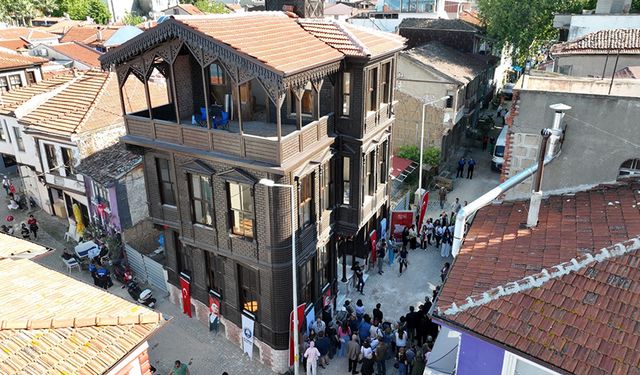 Cumhuriyet galerisi kapılarını açtı