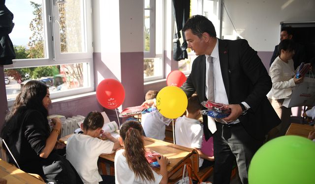 Başkan Erkan Aydın’dan öğrencilere ilk ders sürprizi