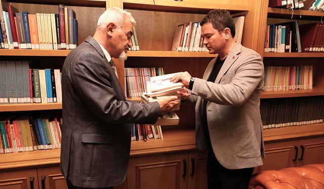 ÇGD Bursa Şubesi Osmangazi’ye Uğur Mumcu kitaplarını bağışladı