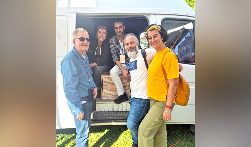 Eski dostlar yeniden bir arada