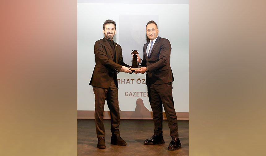 Ferhat Özkaner ödülünü aldı