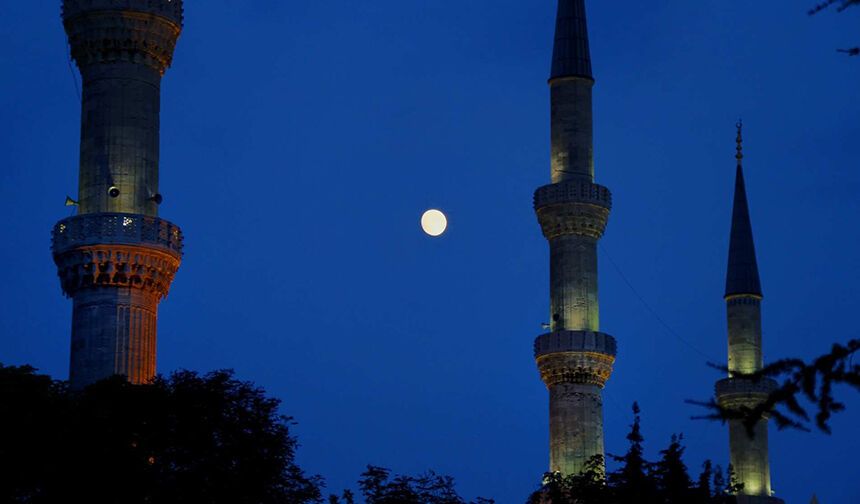 İş dünyası iftar sofralarında buluştu