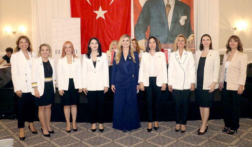 BUİKAD’da bayrak değişimi