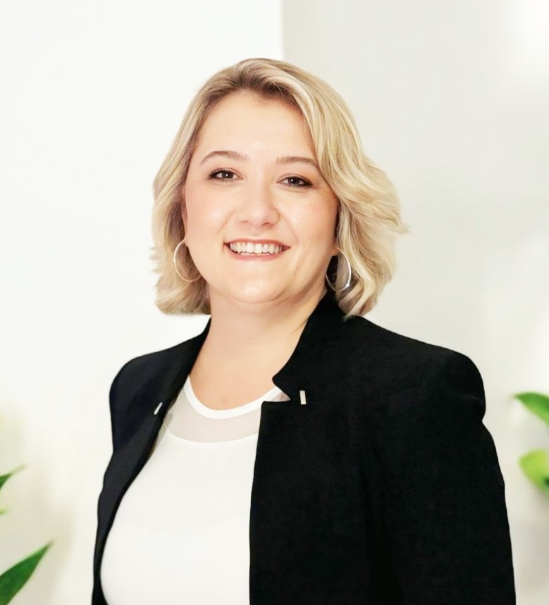 Elif Çalışkan Özay