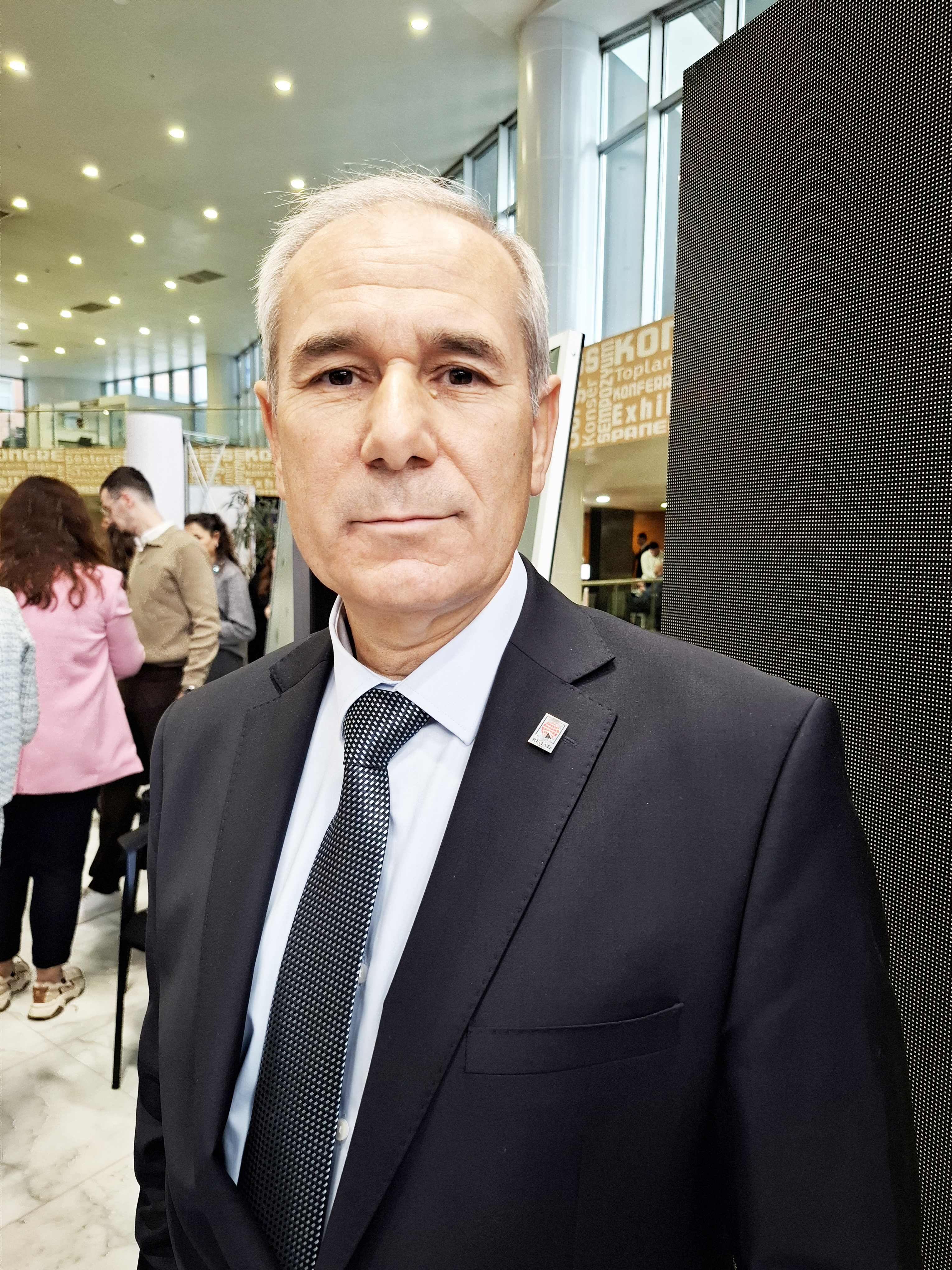 Aşkın Elüstü Gözde It